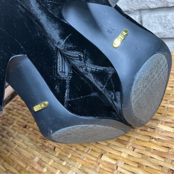 Ralph Lauren Bridgett Velvet Ankle Booties - Picture 5 of 9